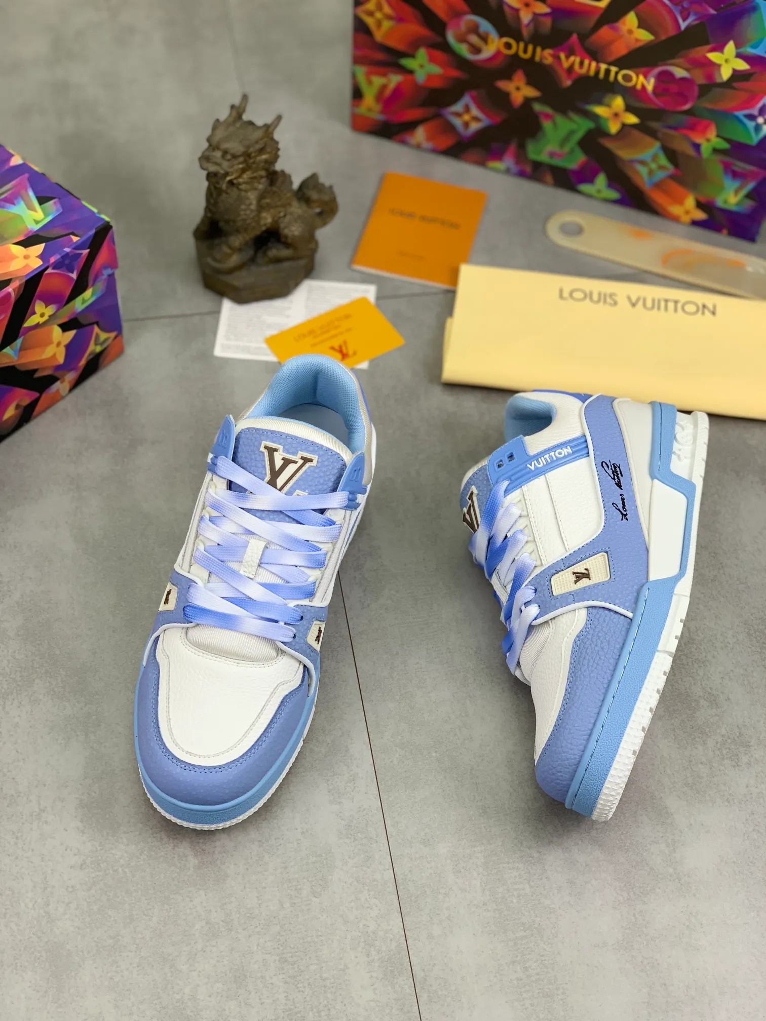 Men's men's shoes 💰P580 New style 💰💎💎Latest color High version 2025Louis*Vuitto* LV Traine Catwalk TRAINER outsole and fabric private model A shoe that definitely costs a lot of money and effort. This series was designed after the arrival of Vifgil. It is favored by many fans every season. Original TPU outsole Original packaging Color: black Available in white (available from stock, super fast shipping) Code number: 35-46